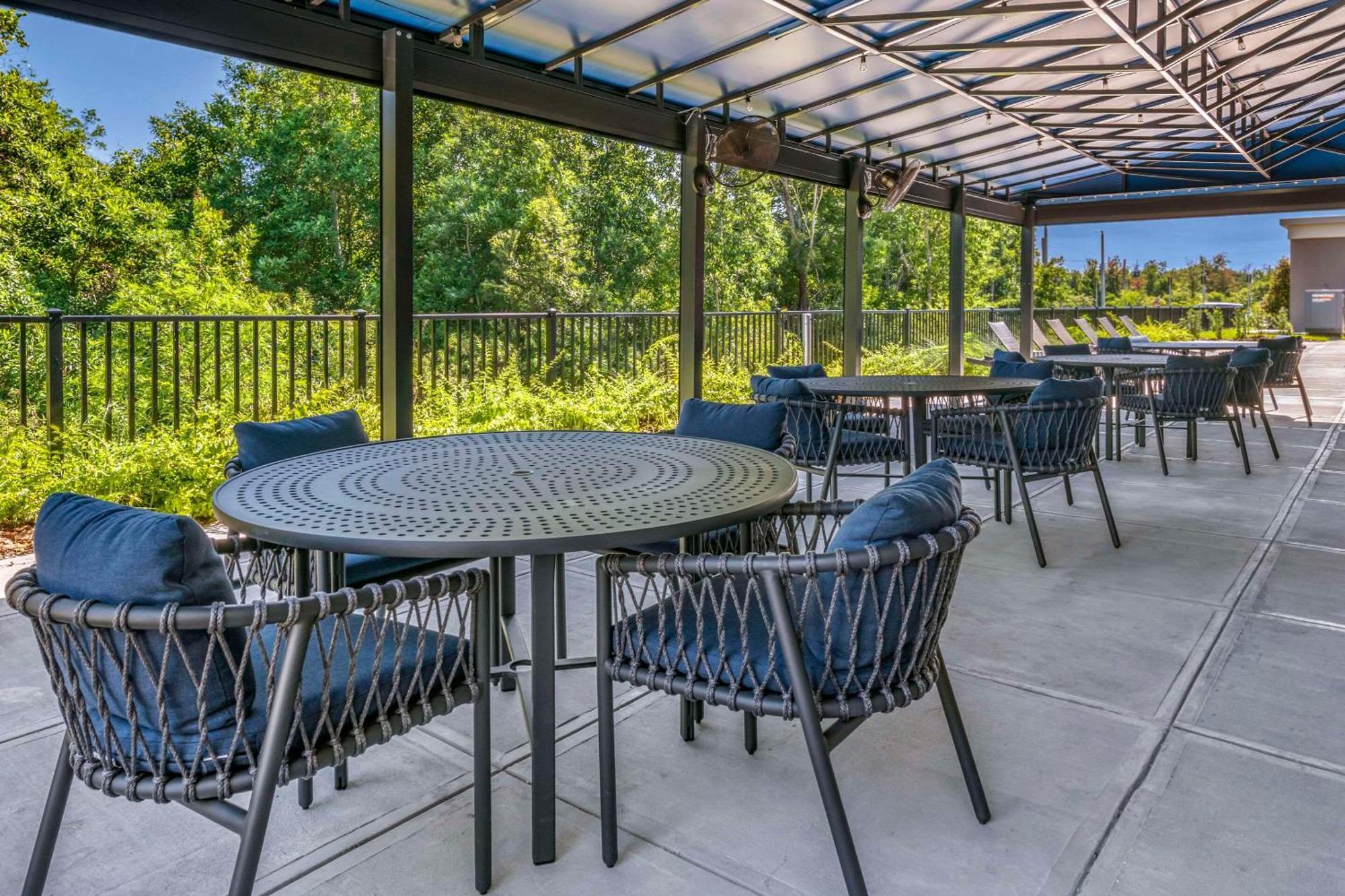 Cambria Hotel Orlando Airport Exterior photo